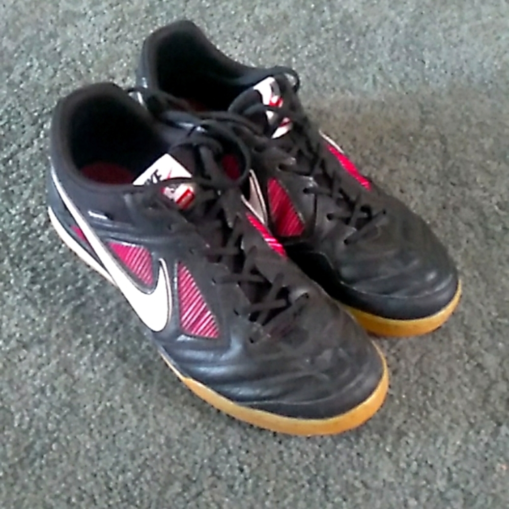 Nike Supreme gato shoes size 10